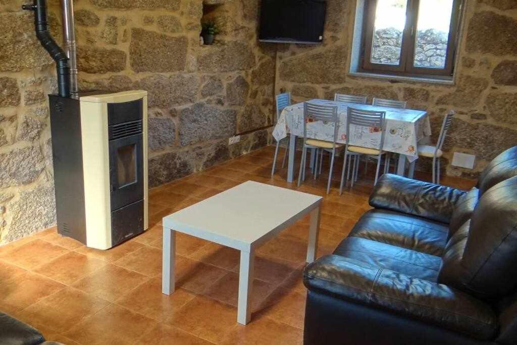 Cuberto Darriba Casa Restaurada En Canedo 卡尔诺塔 外观 照片